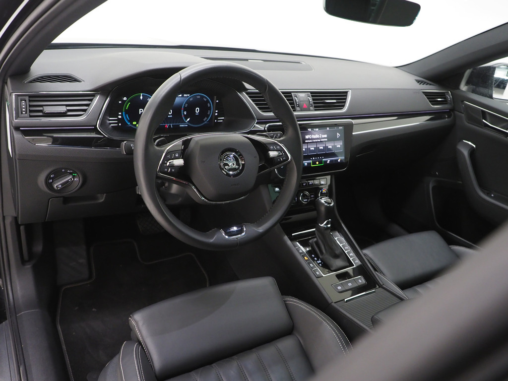 Škoda Superb Combi 1.4 TSI iV Laurin & Klement 64