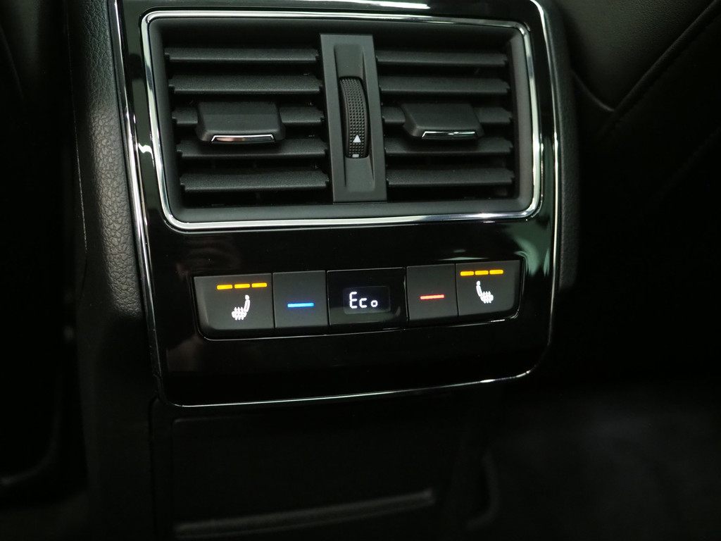 Škoda Superb Combi 1.4 TSI iV Laurin & Klement 86