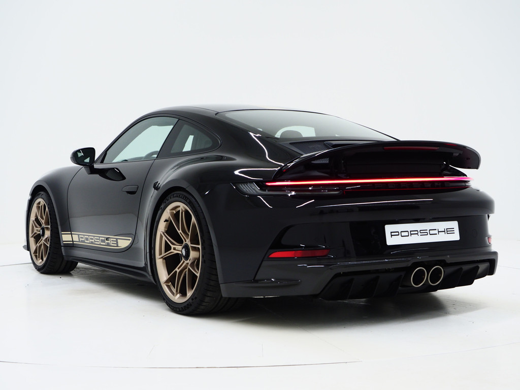 Porsche 911 4.0 GT3 Touring 3