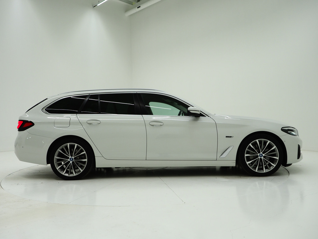 BMW 5 Serie Touring 530e High Executive 53