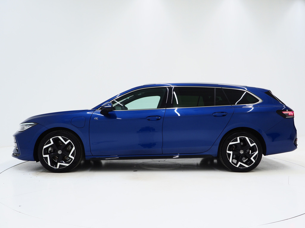 Volkswagen Passat Variant 1.5 eHybrid R-Line Black 1