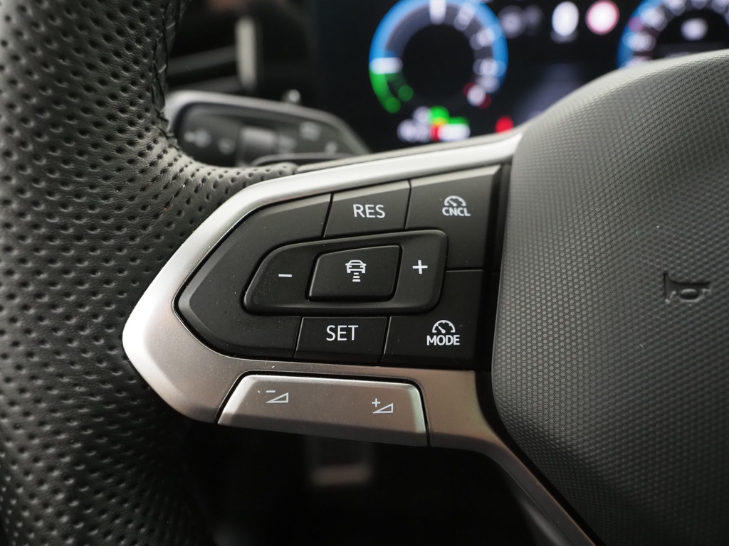 Volkswagen Passat Variant 1.5 eHybrid R-Line Black 24