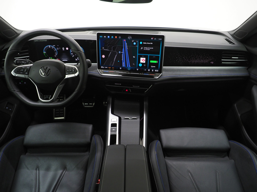 Volkswagen Passat Variant 1.5 eHybrid R-Line Black 4