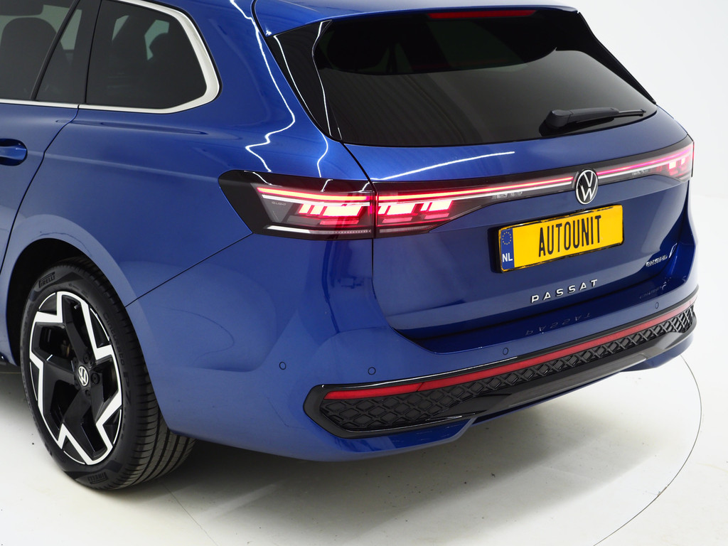 Volkswagen Passat Variant 1.5 eHybrid R-Line Black 62