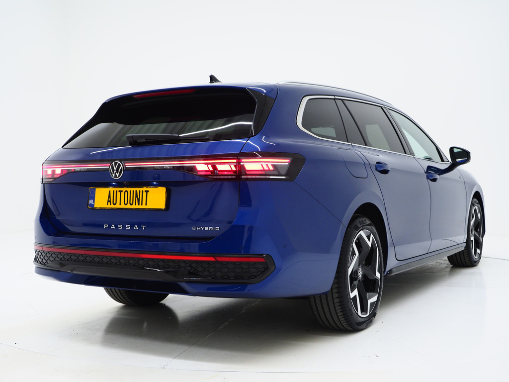 Volkswagen Passat Variant 1.5 eHybrid R-Line Black 8
