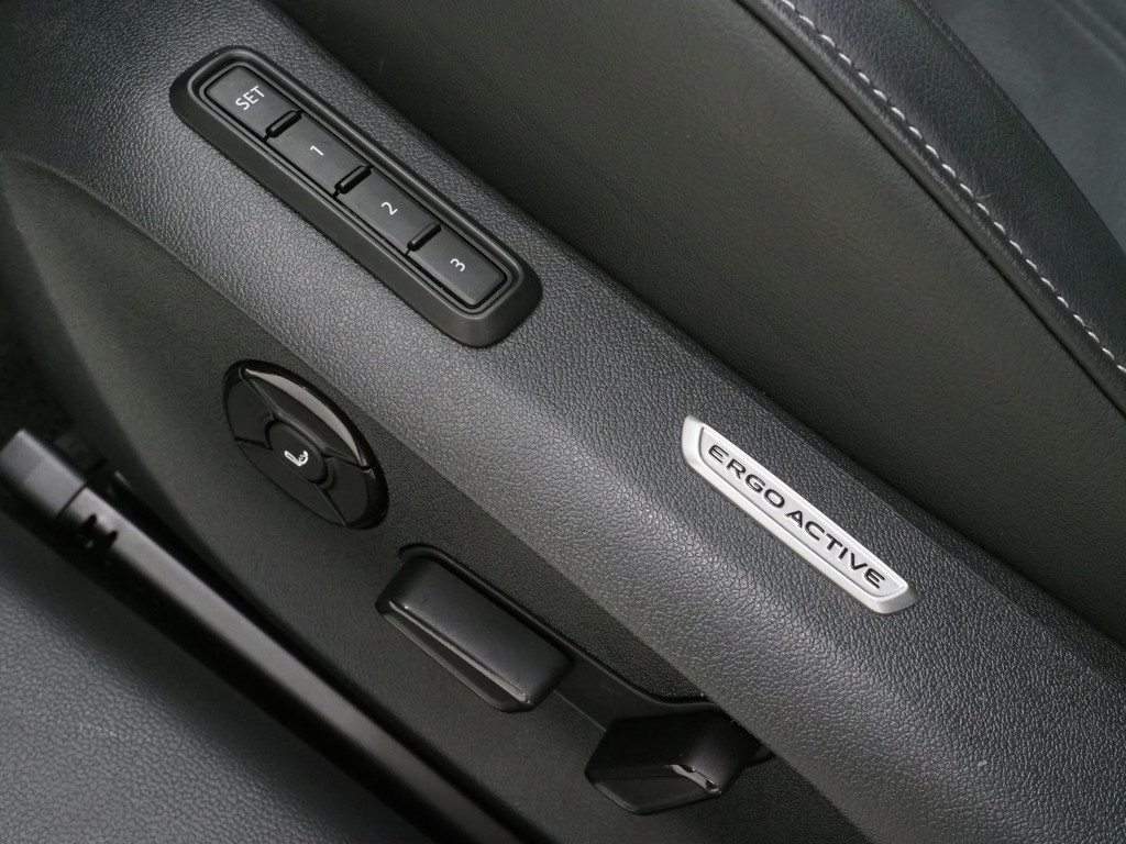 Volkswagen Passat Variant 1.5 eHybrid Business 19
