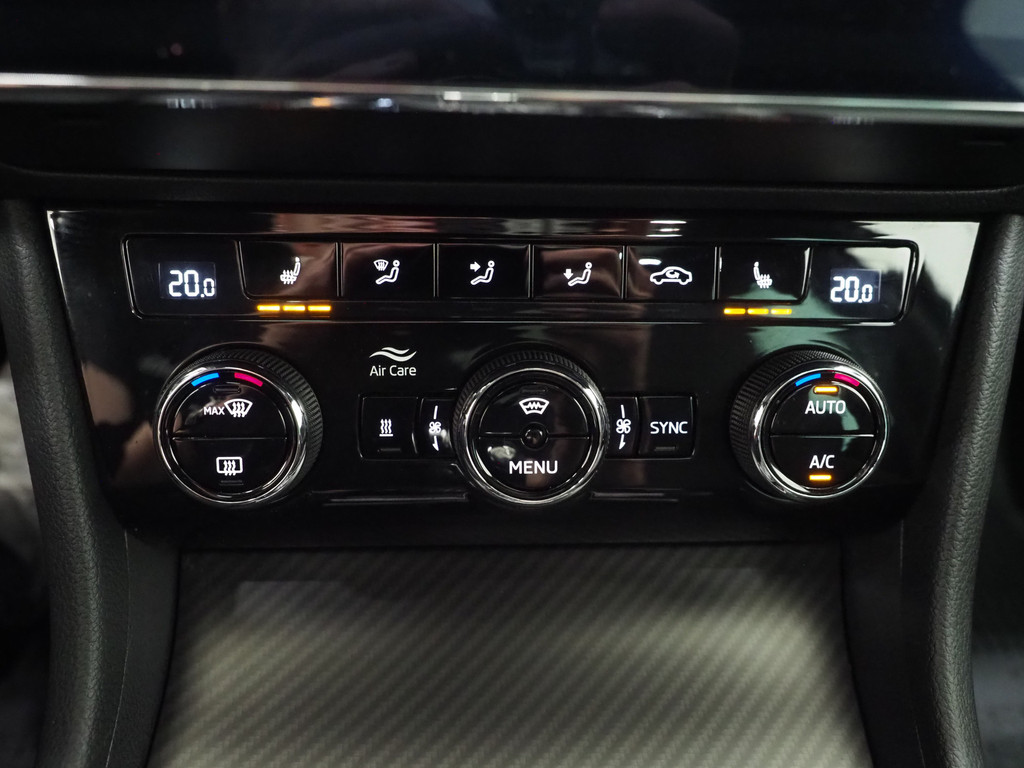 Škoda Superb Combi 1.4 TSI iV Sportline 33