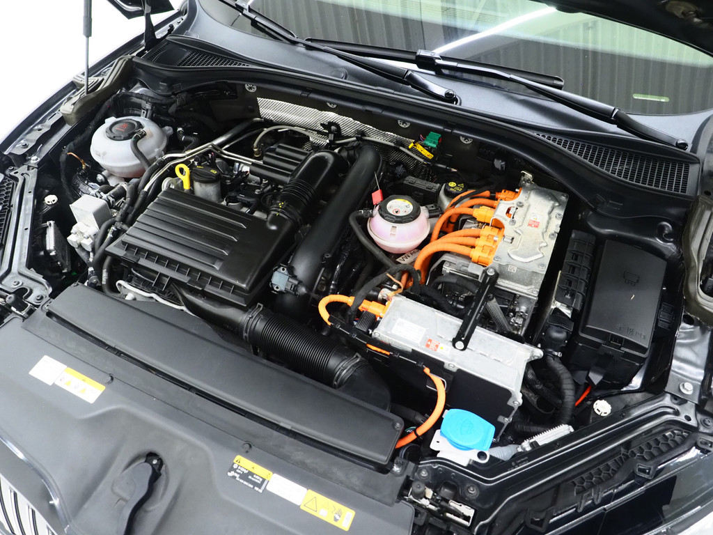 Škoda Superb Combi 1.4 TSI iV Sportline 51