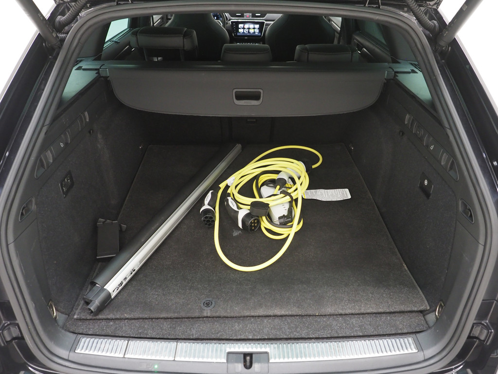 Škoda Superb Combi 1.4 TSI iV Sportline 84