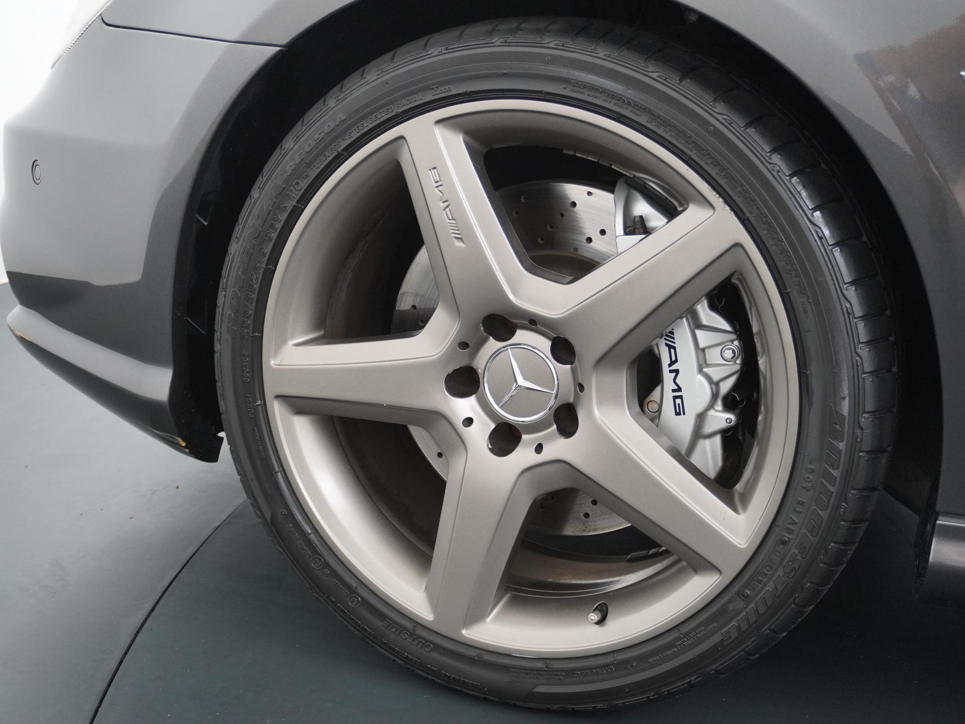 Mercedes-Benz CLS-Klasse AMG 55 9