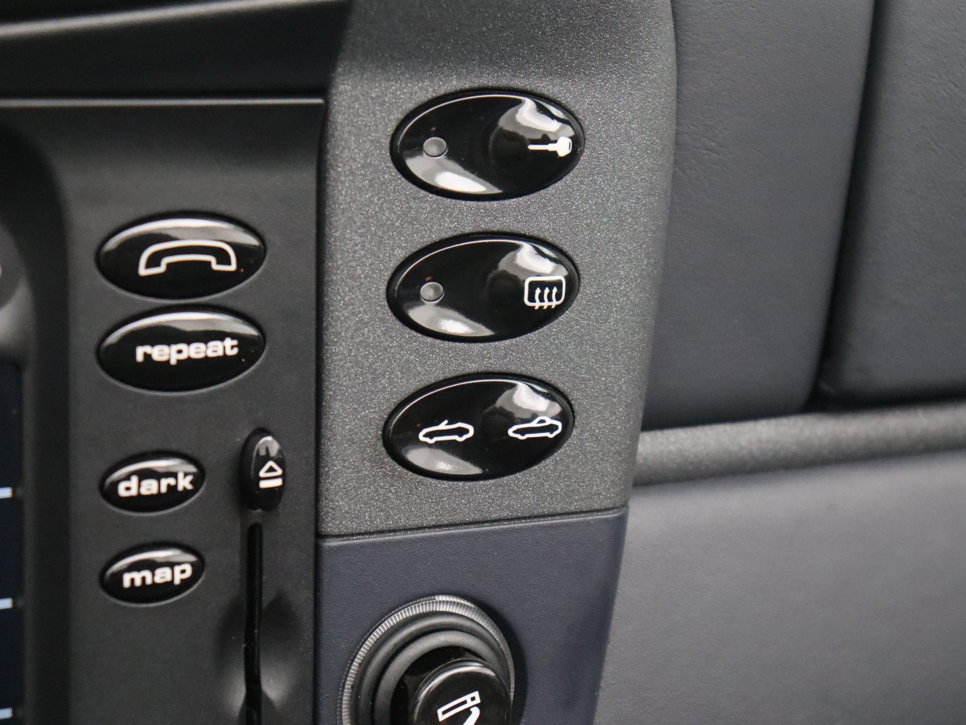 Porsche 911 Cabrio 3.4 Carrera 4 12