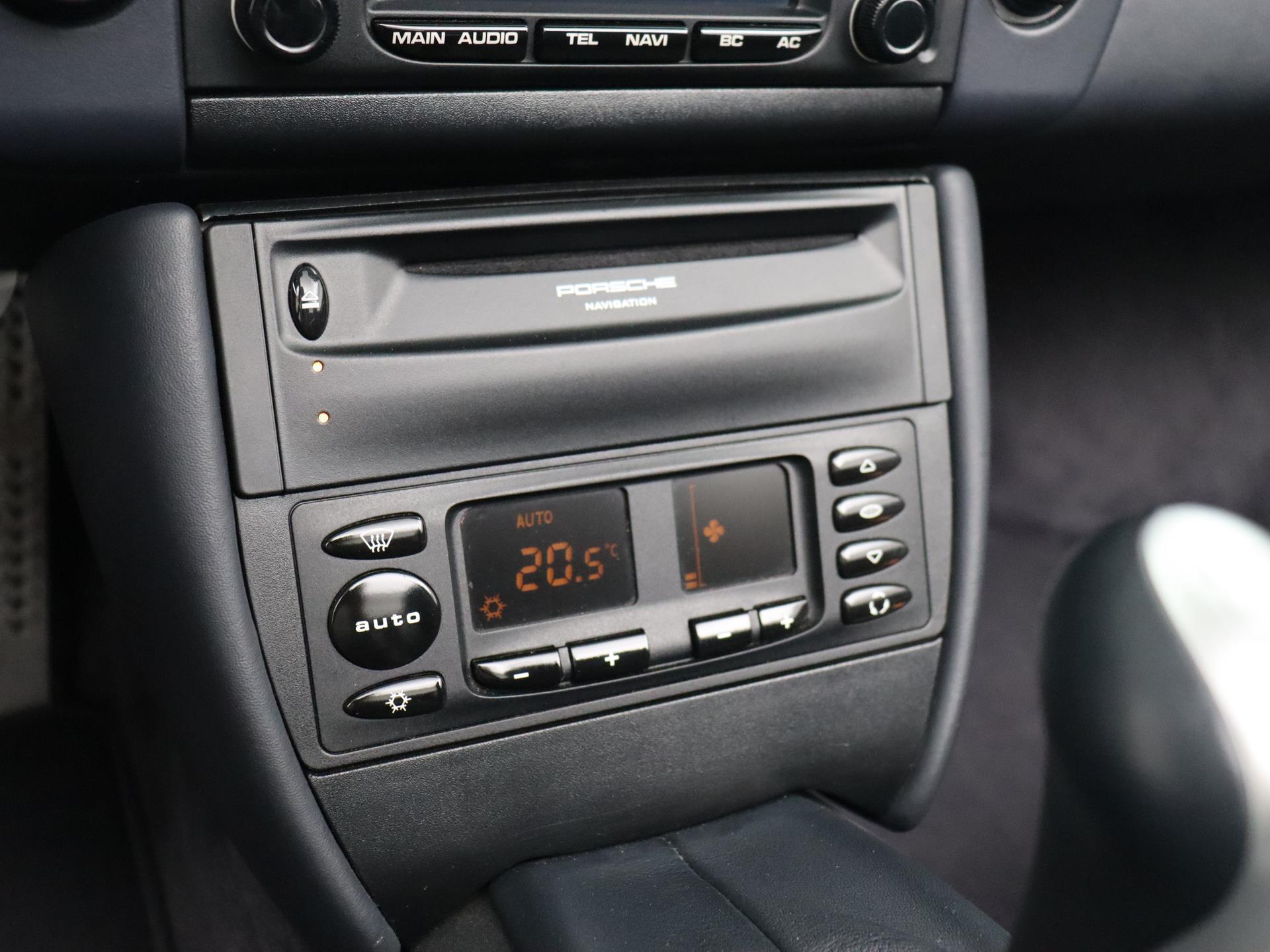 Porsche 911 Cabrio 3.4 Carrera 4 13