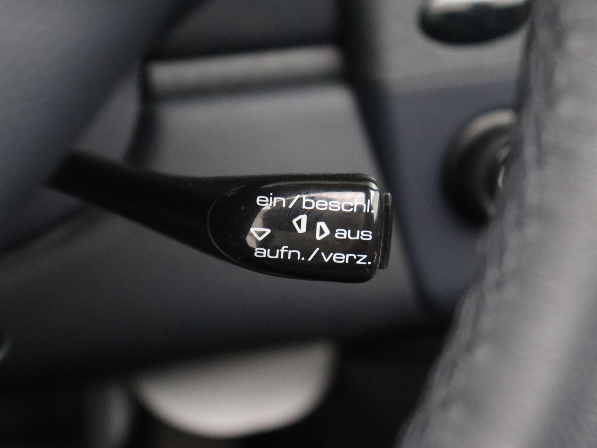 Porsche 911 Cabrio 3.4 Carrera 4 15