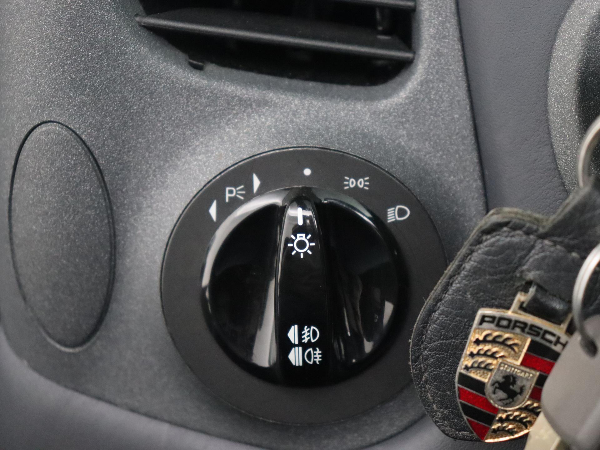 Porsche 911 Cabrio 3.4 Carrera 4 16