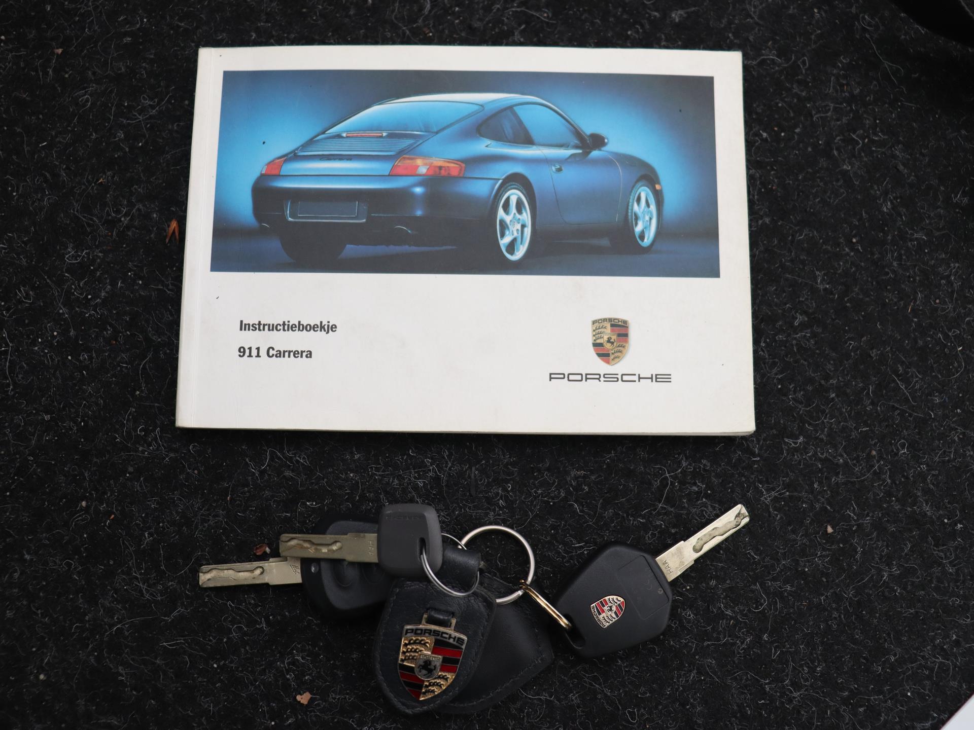 Porsche 911 Cabrio 3.4 Carrera 4 17