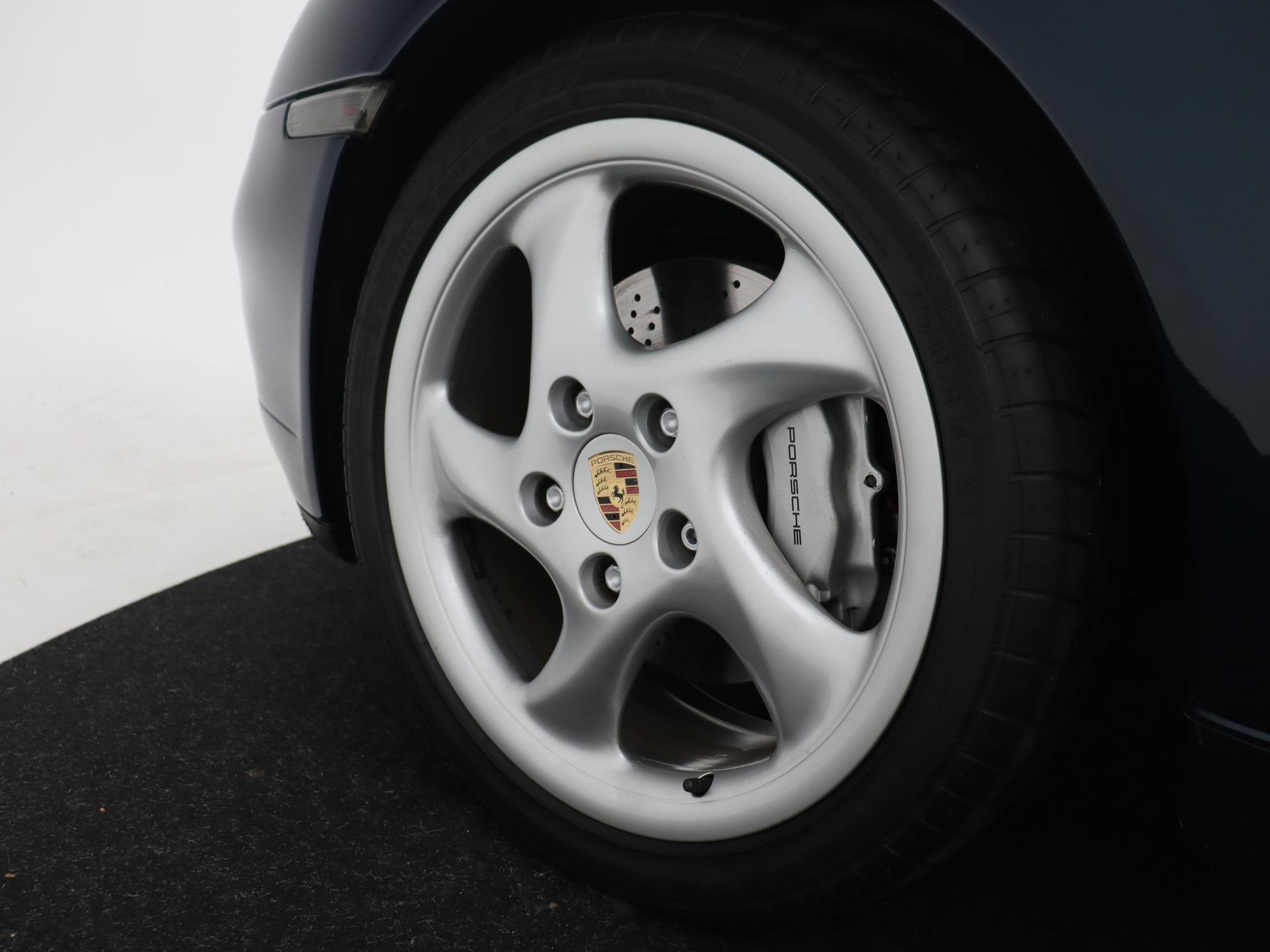 Porsche 911 Cabrio 3.4 Carrera 4 4