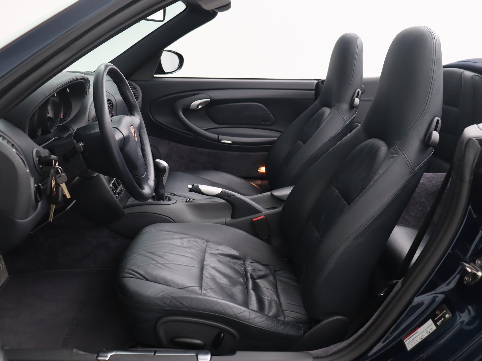 Porsche 911 Cabrio 3.4 Carrera 4 6