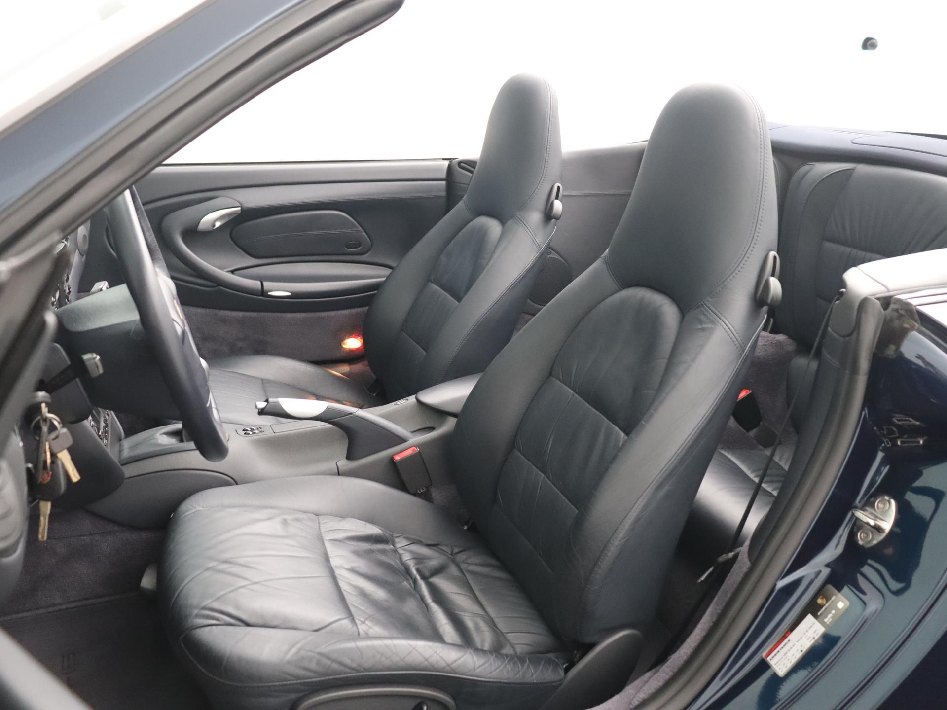 Porsche 911 Cabrio 3.4 Carrera 4 7