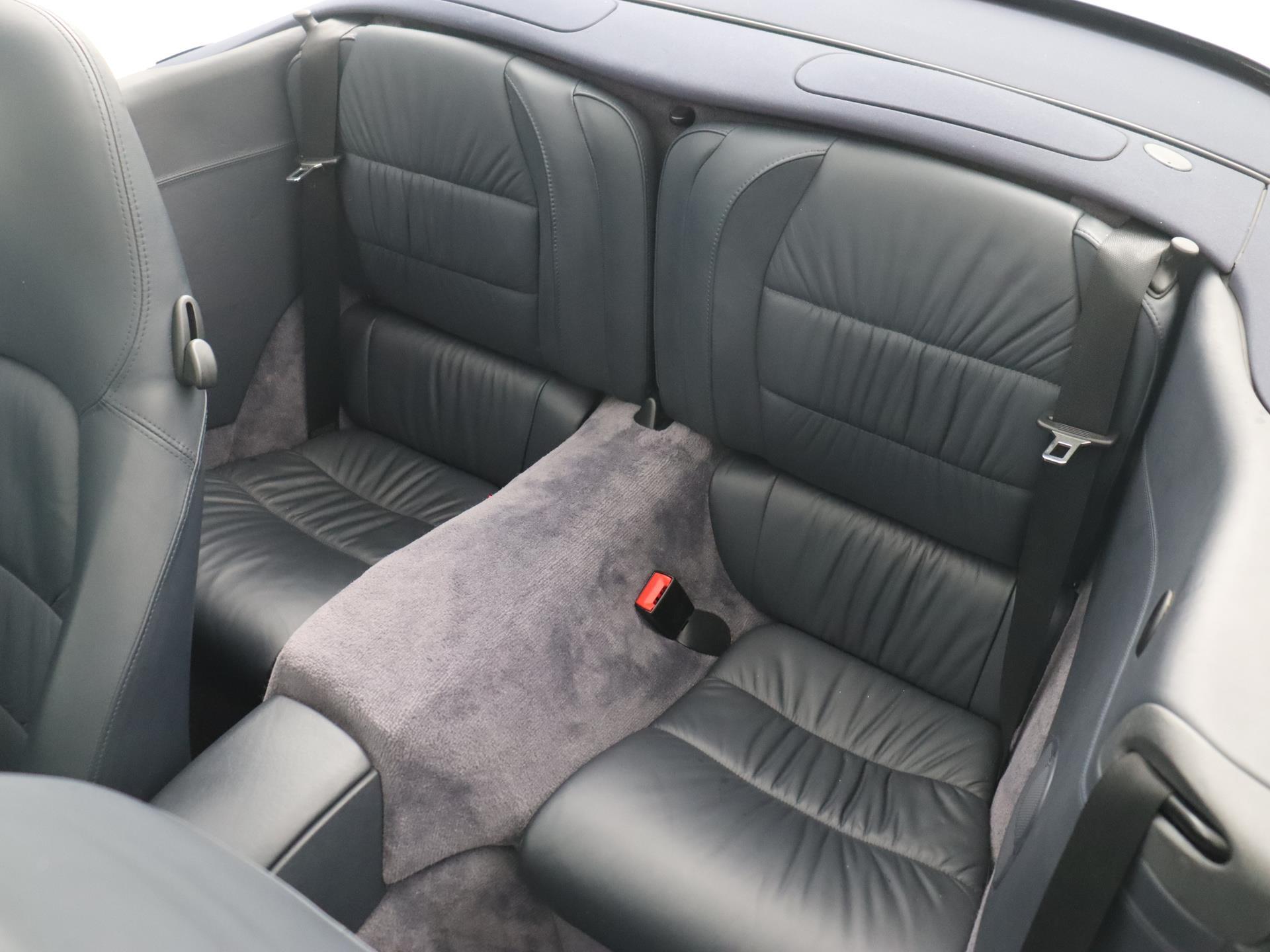 Porsche 911 Cabrio 3.4 Carrera 4 8