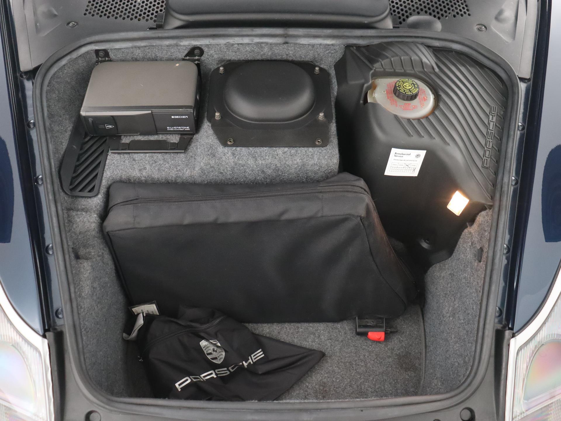 Porsche 911 Cabrio 3.4 Carrera 4 9