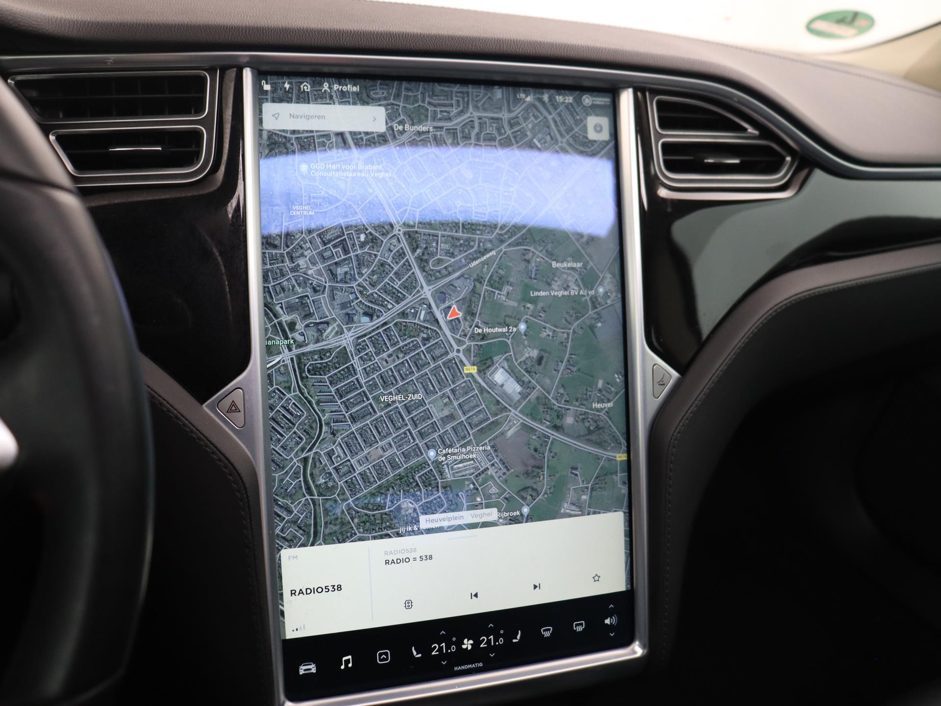 Tesla Model S 85 Base 17