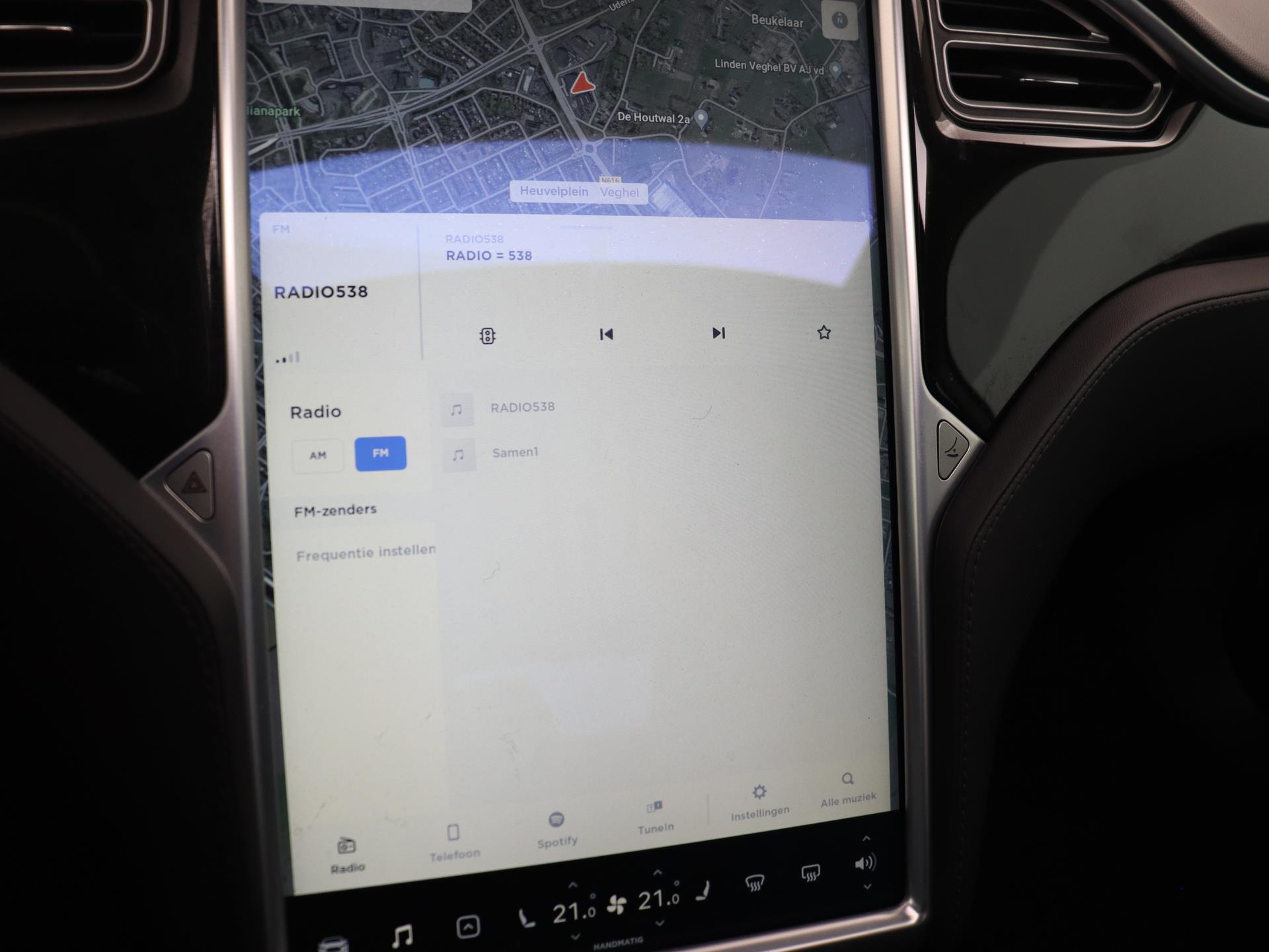 Tesla Model S 85 Base 18