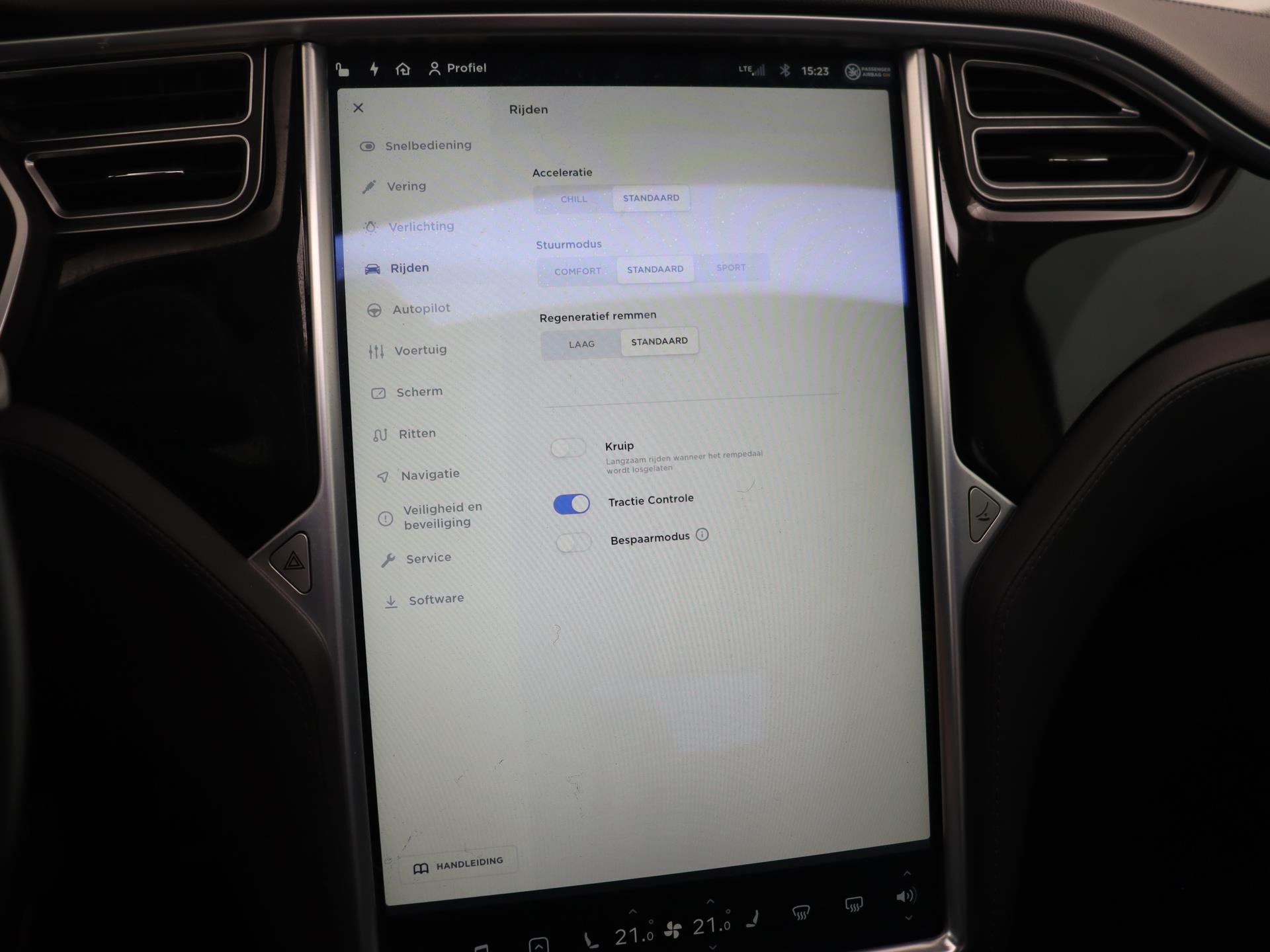 Tesla Model S 85 Base 25