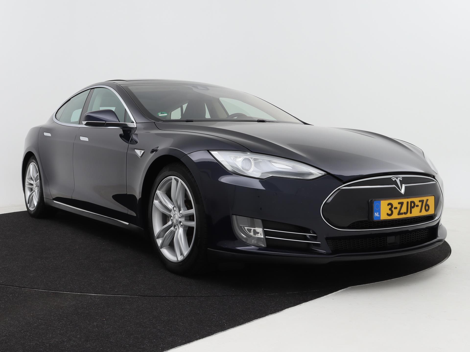 Tesla Model S 85 Base 3