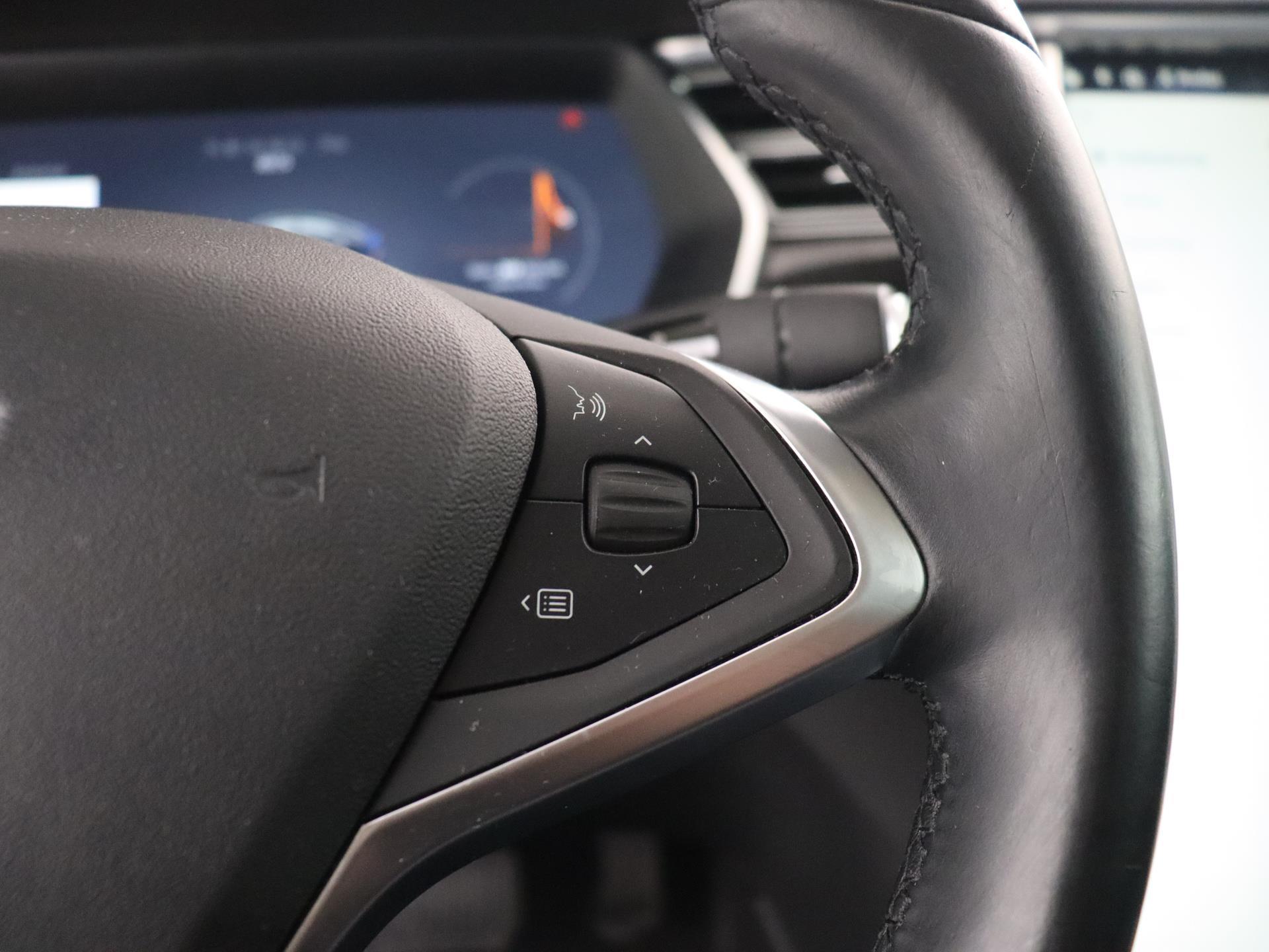 Tesla Model S 85 Base 37