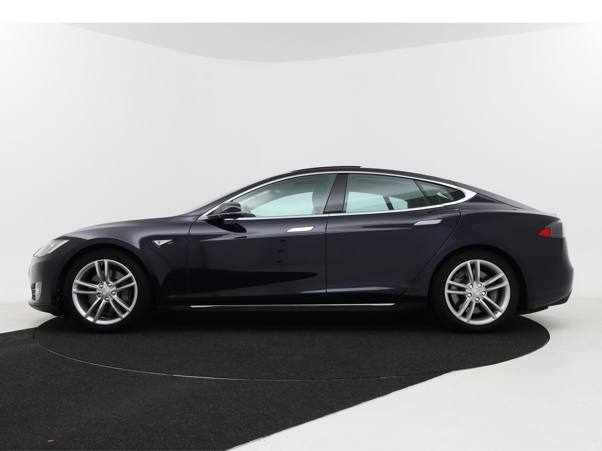Tesla Model S 85 Base 39