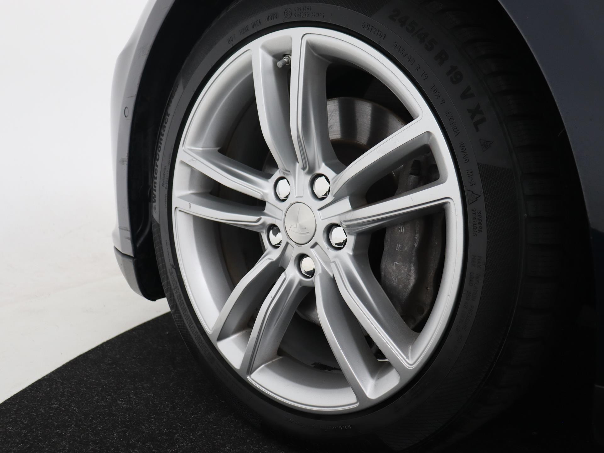 Tesla Model S 85 Base 4