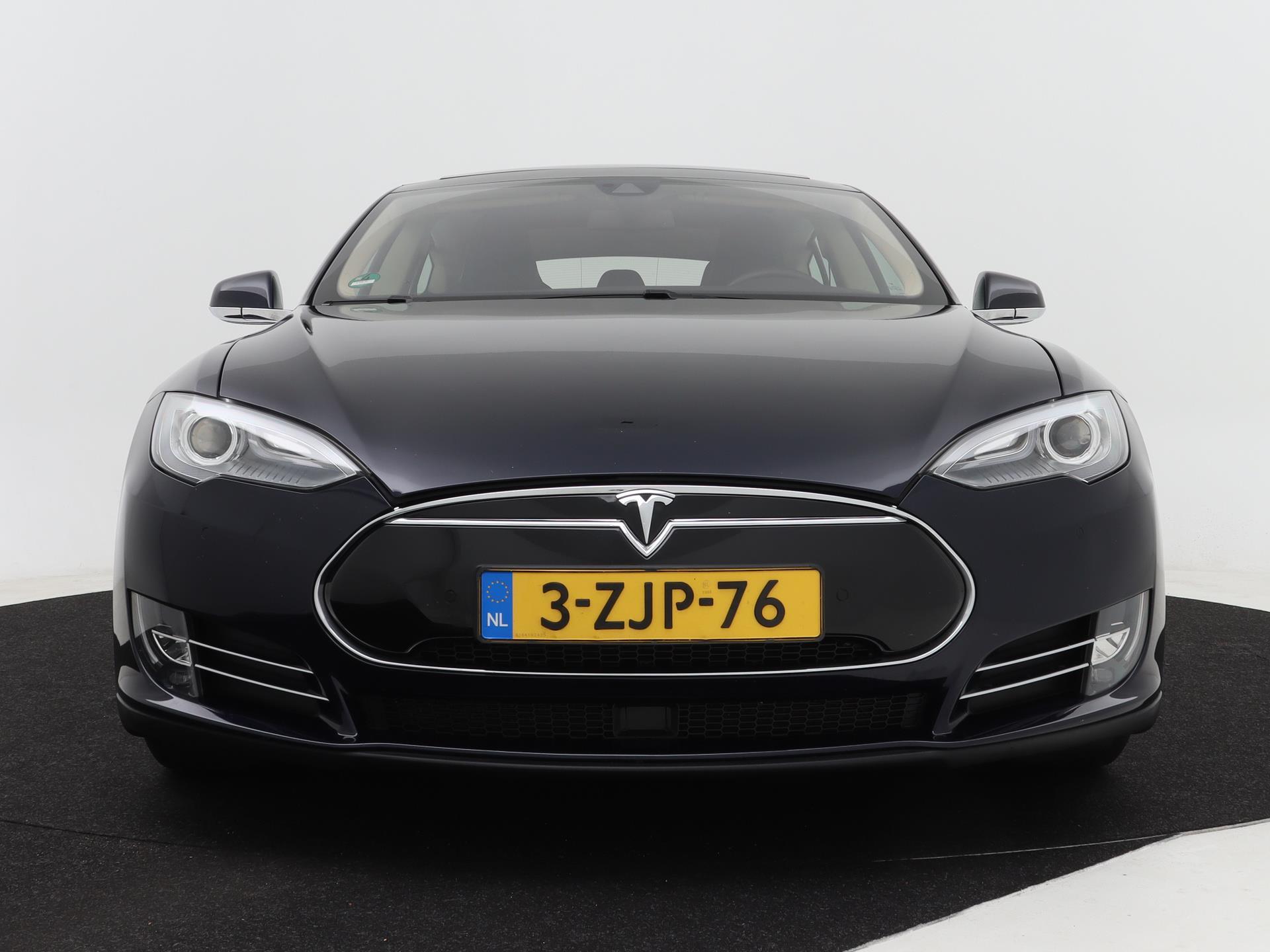 Tesla Model S 85 Base 42