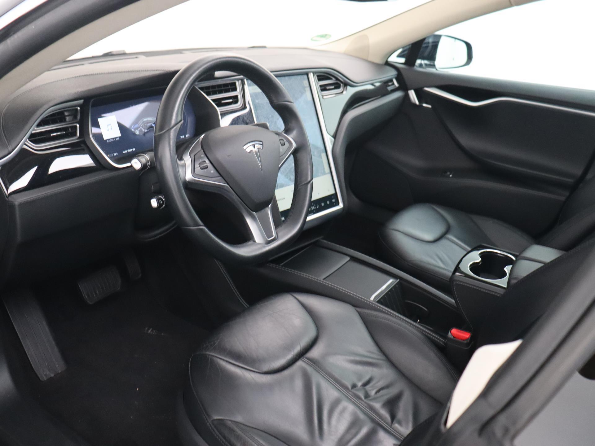 Tesla Model S 85 Base 5