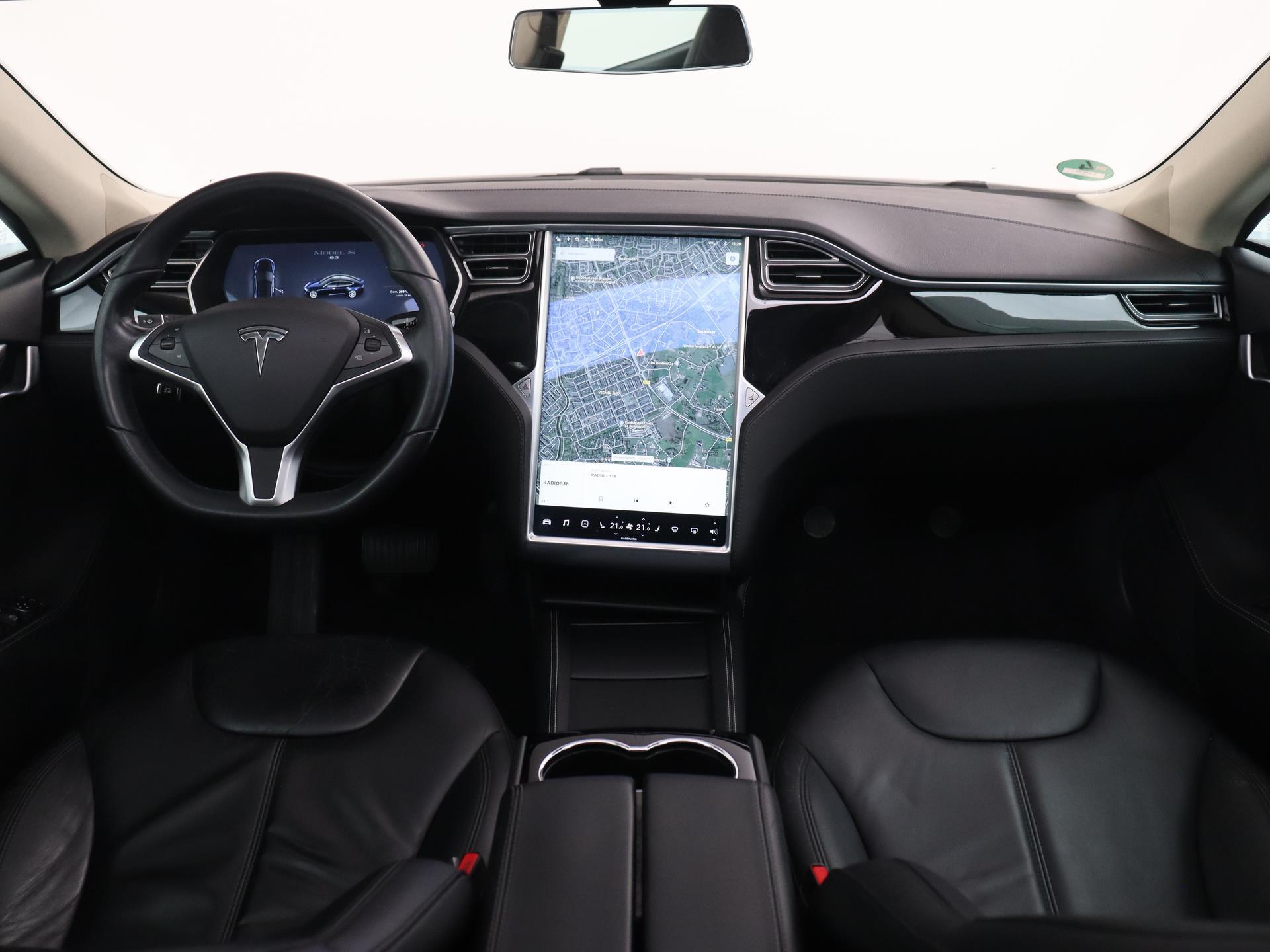 Tesla Model S 85 Base 9