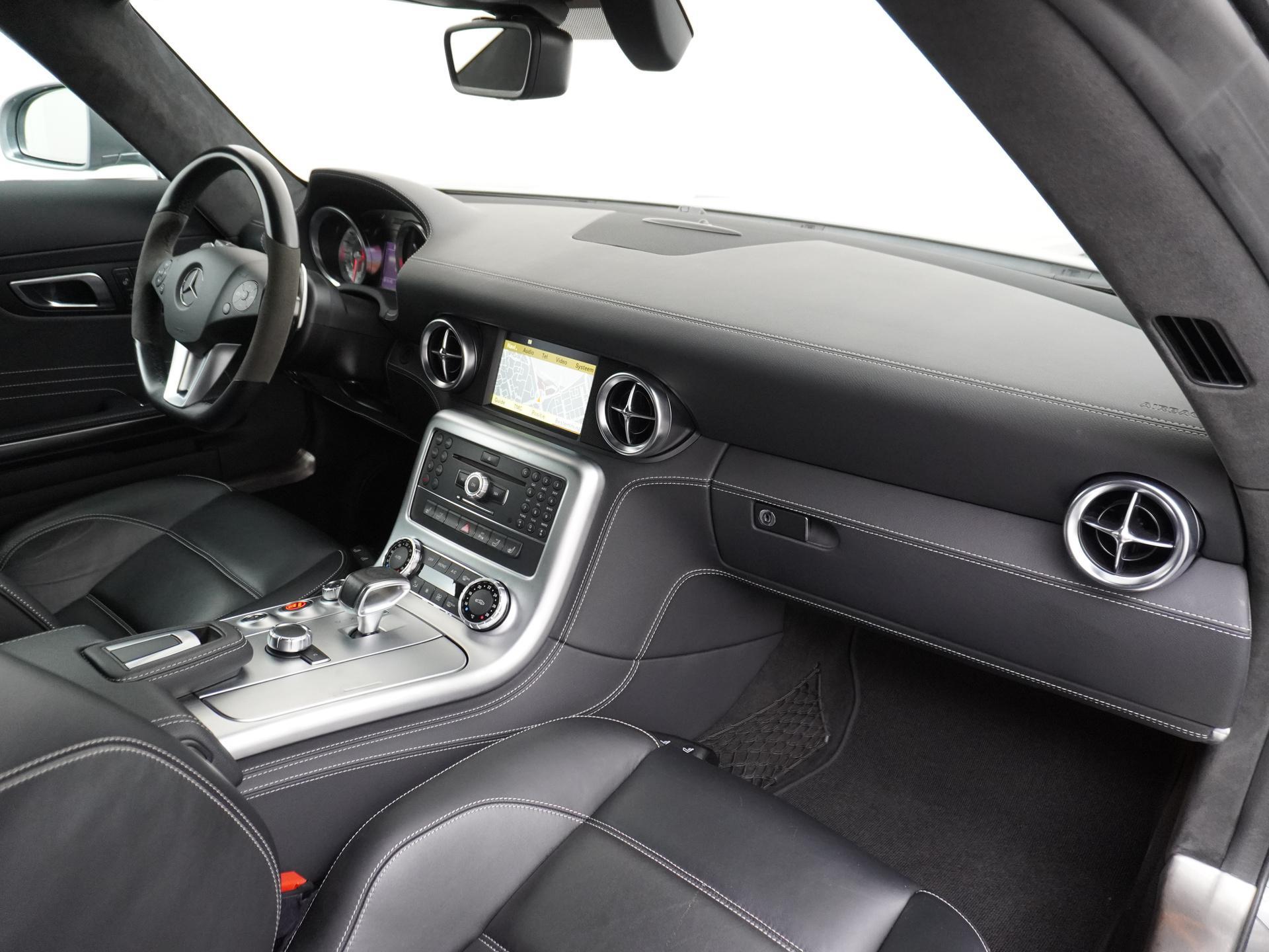 Mercedes-Benz SLS Roadster 6.3 AMG 36