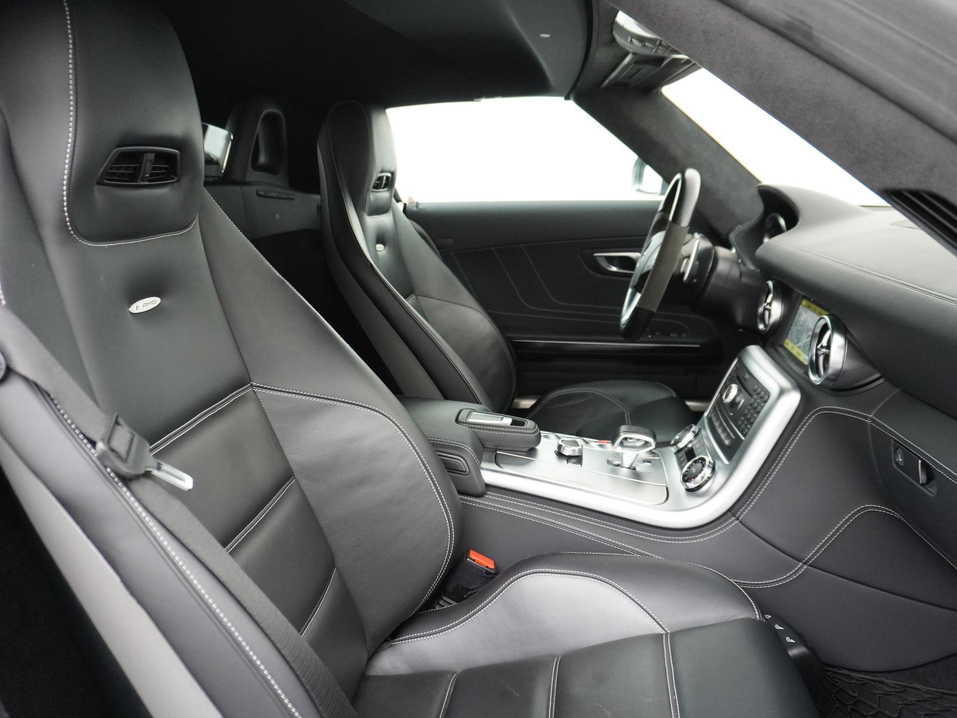 Mercedes-Benz SLS Roadster 6.3 AMG 37