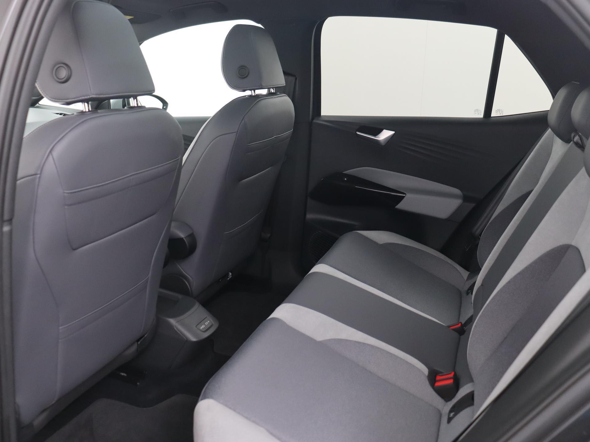 Volkswagen ID.3 First Max 58 kWh 16