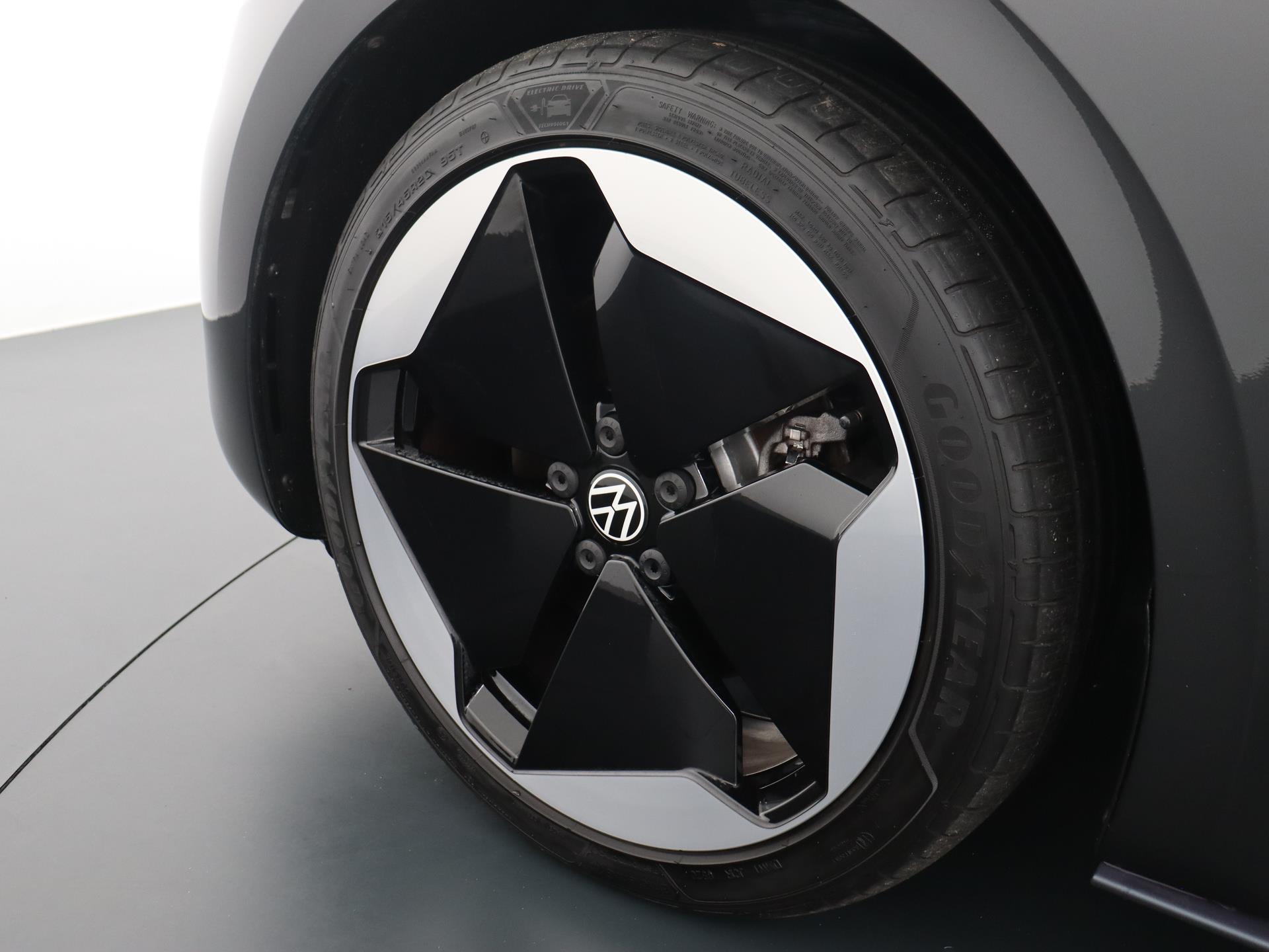 Volkswagen ID.3 First Max 58 kWh 6