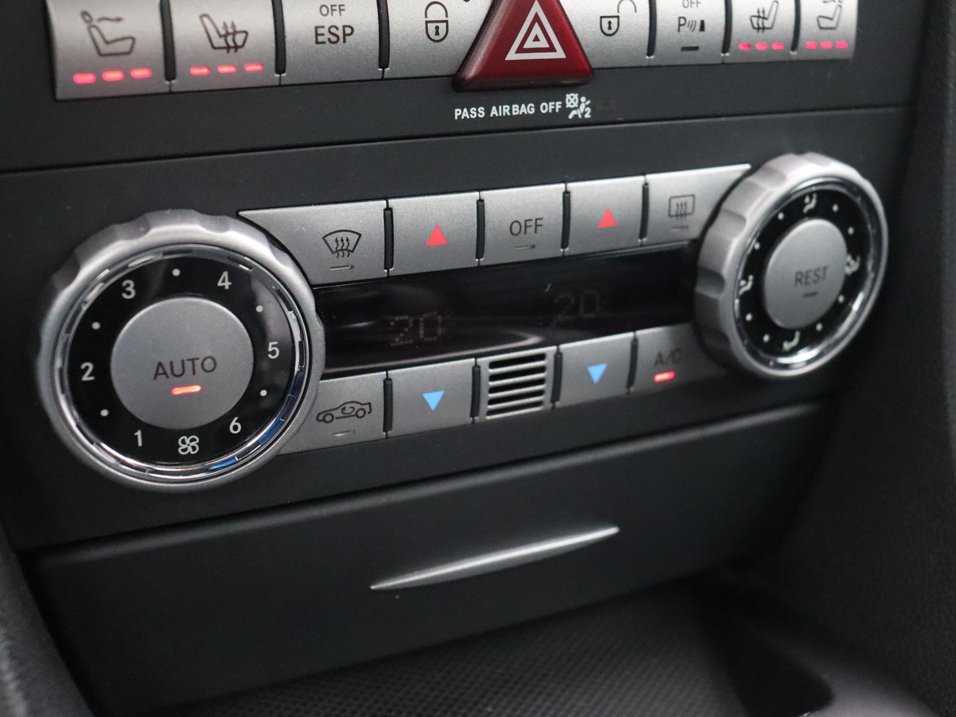 Mercedes-Benz SLK AMG 55 34