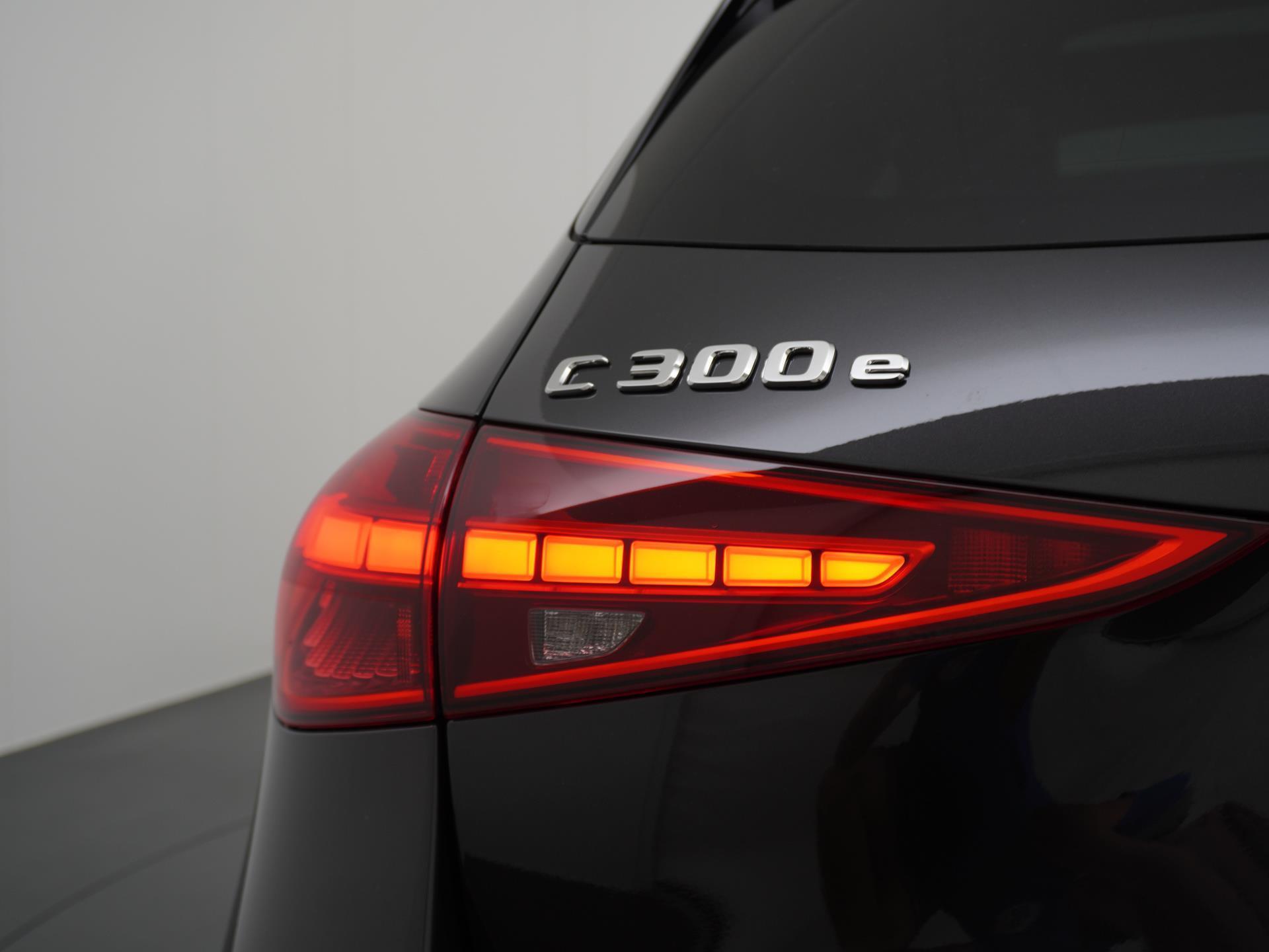 Mercedes-Benz C-Klasse Estate 300 e AMG Line 16