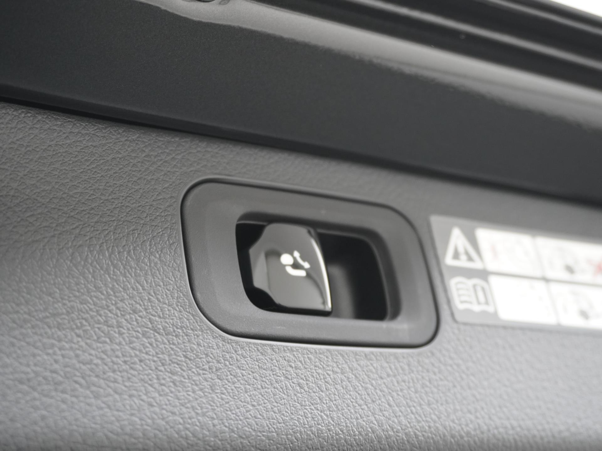 Mercedes-Benz C-Klasse Estate 300 e AMG Line 19