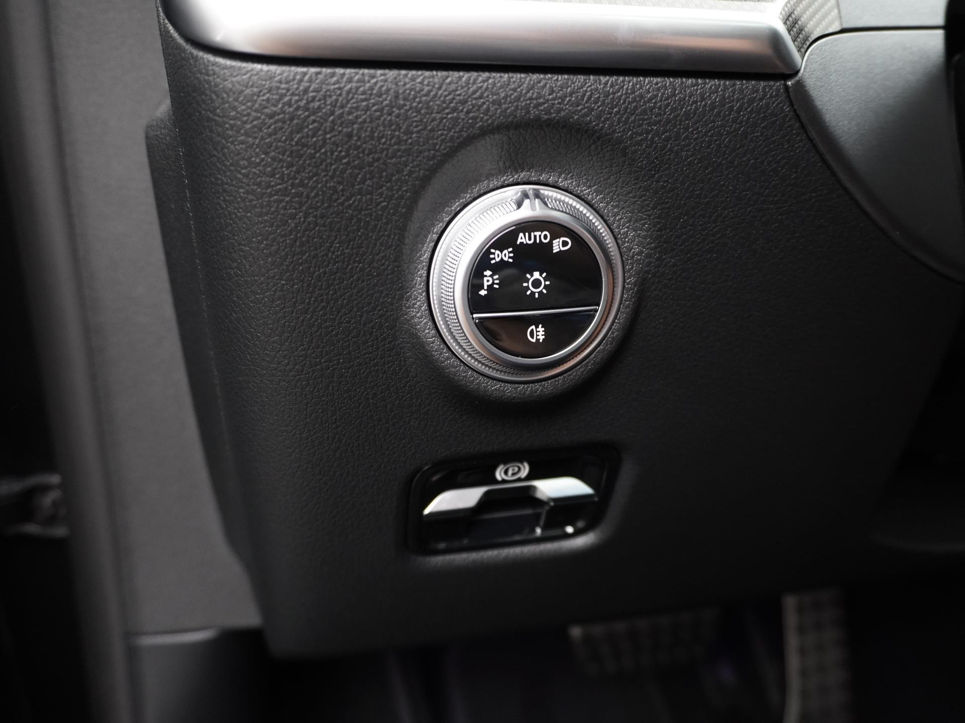 Mercedes-Benz C-Klasse Estate 300 e AMG Line 32