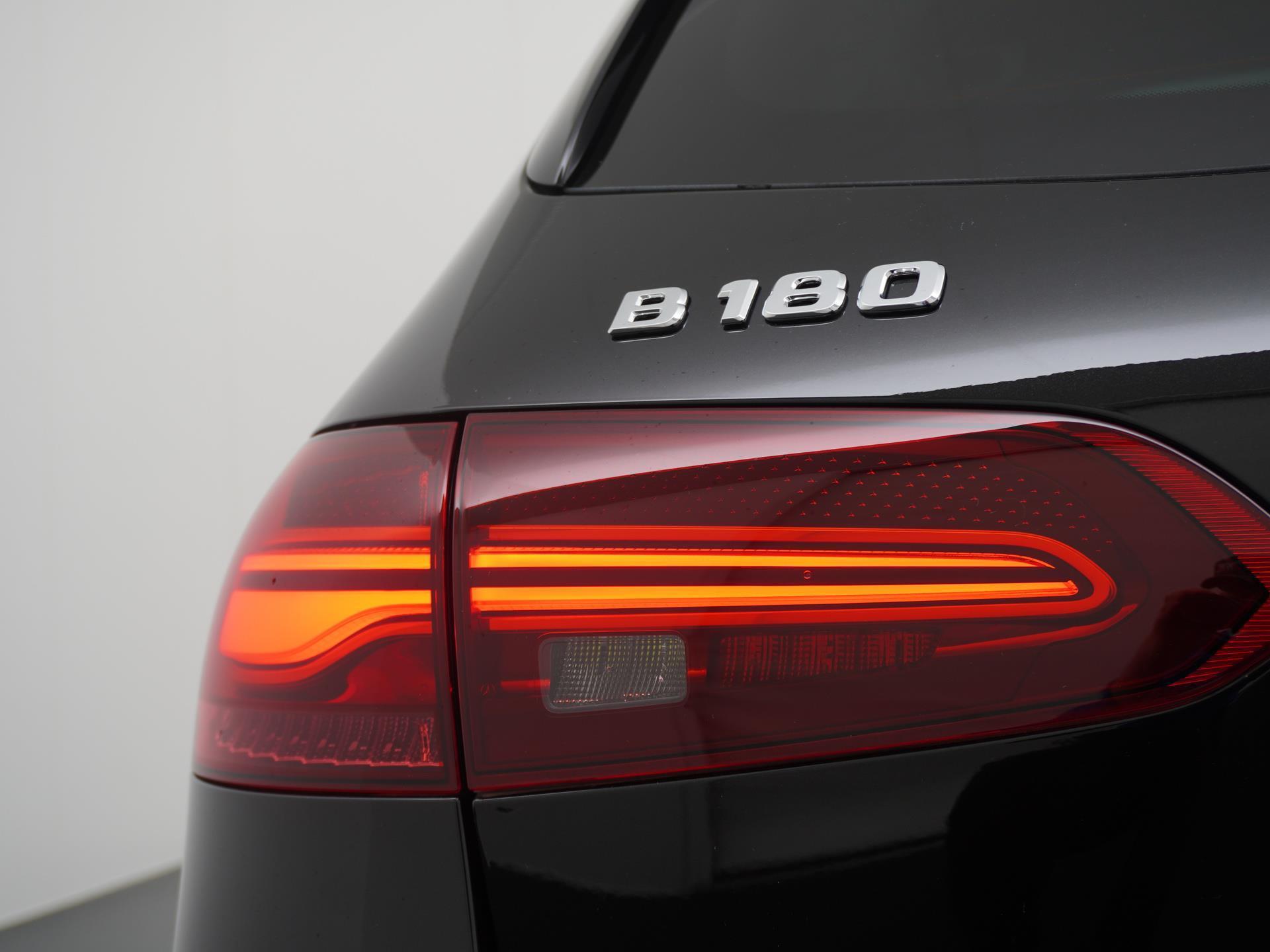 Mercedes-Benz B-Klasse 180 AMG Line 15