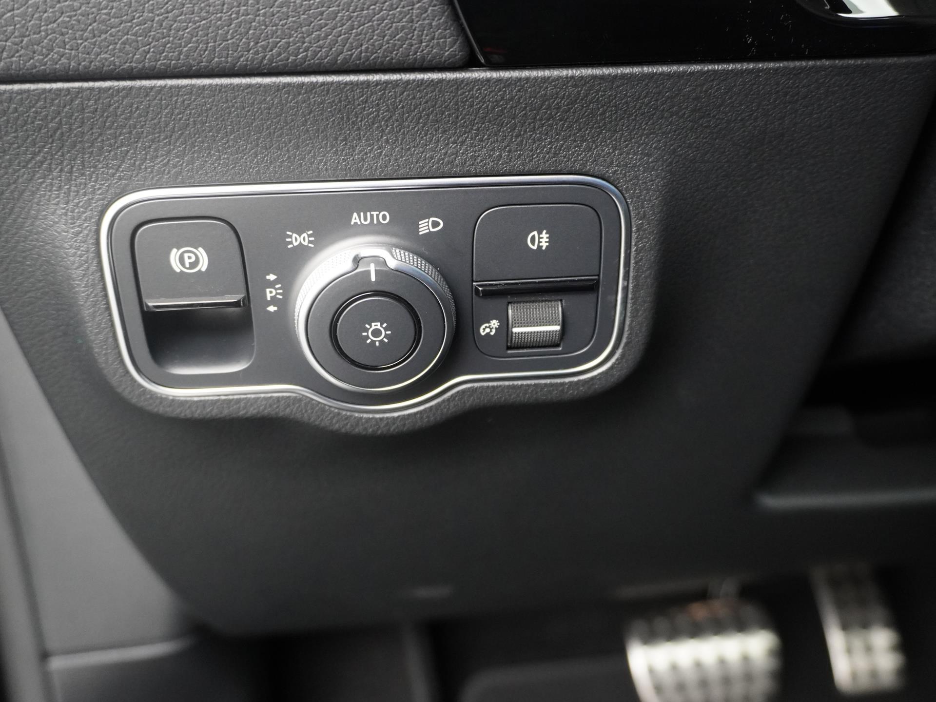 Mercedes-Benz B-Klasse 180 AMG Line 27