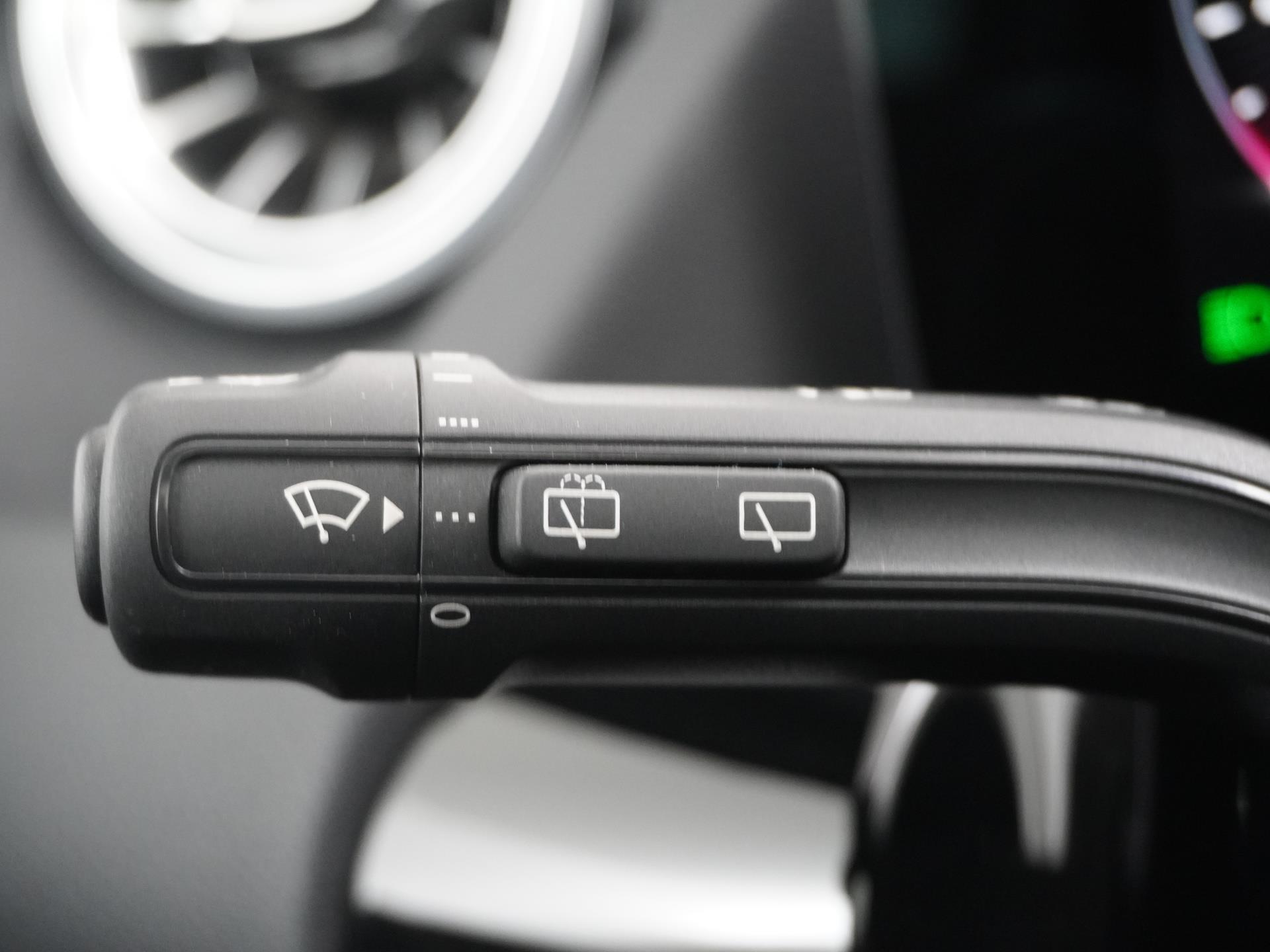 Mercedes-Benz B-Klasse 180 AMG Line 28