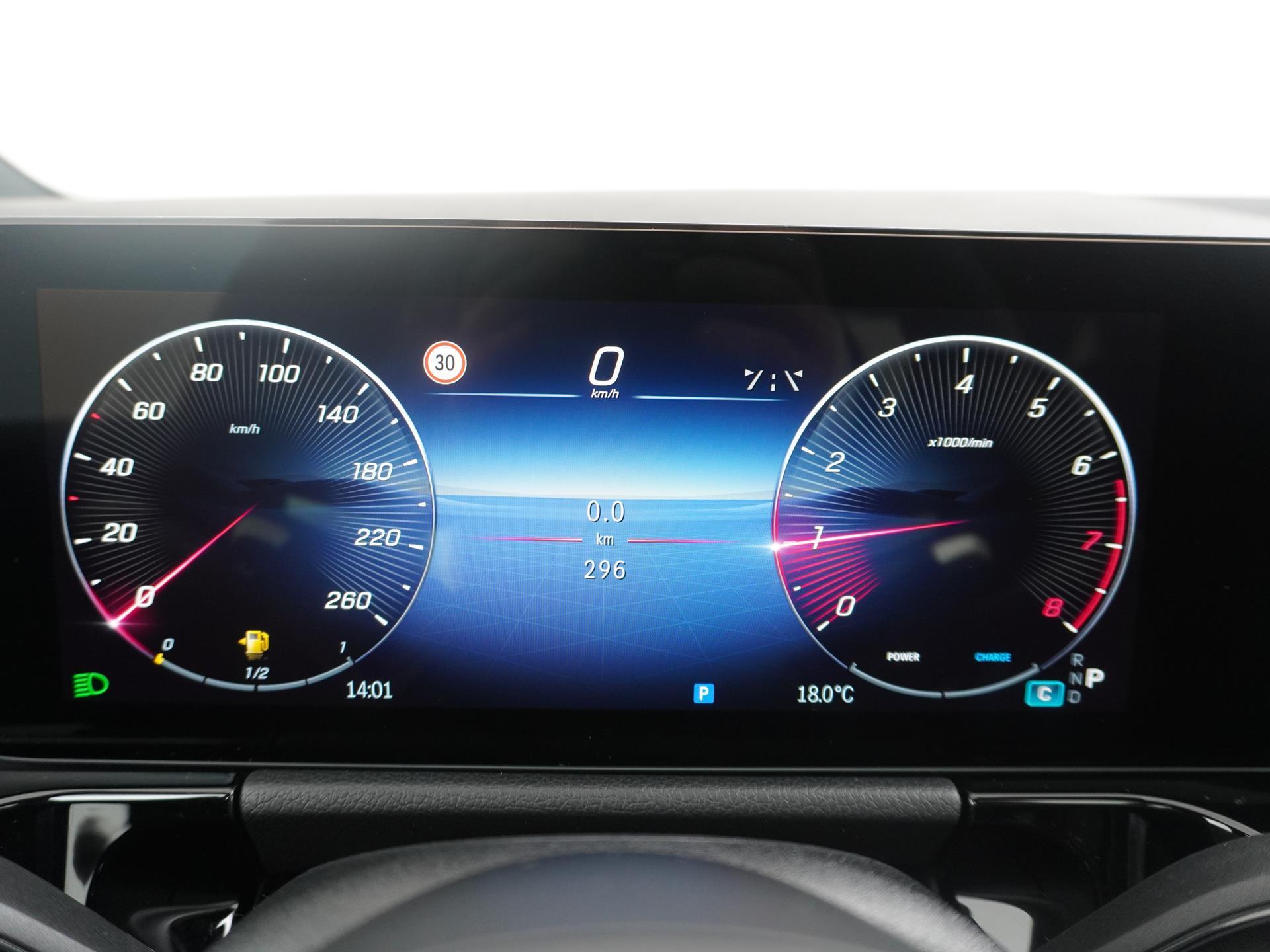 Mercedes-Benz B-Klasse 180 AMG Line 32