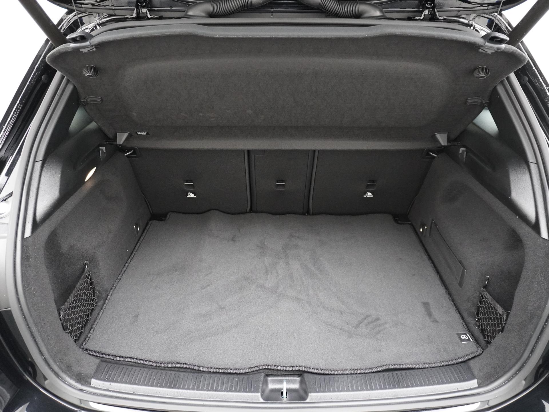 Mercedes-Benz B-Klasse 180 AMG Line 16