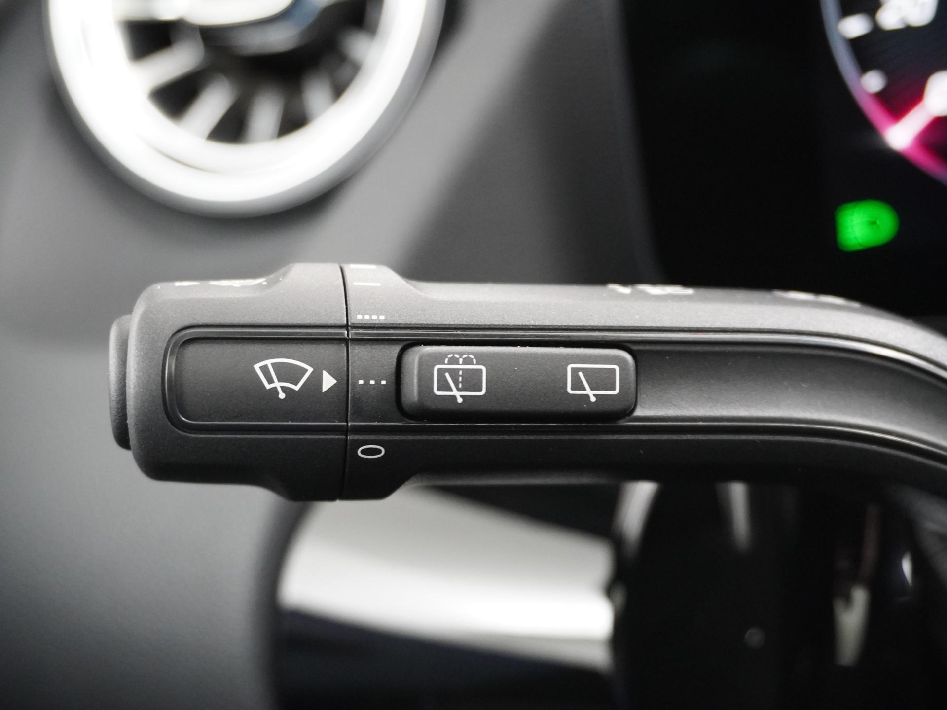 Mercedes-Benz B-Klasse 180 AMG Line 27