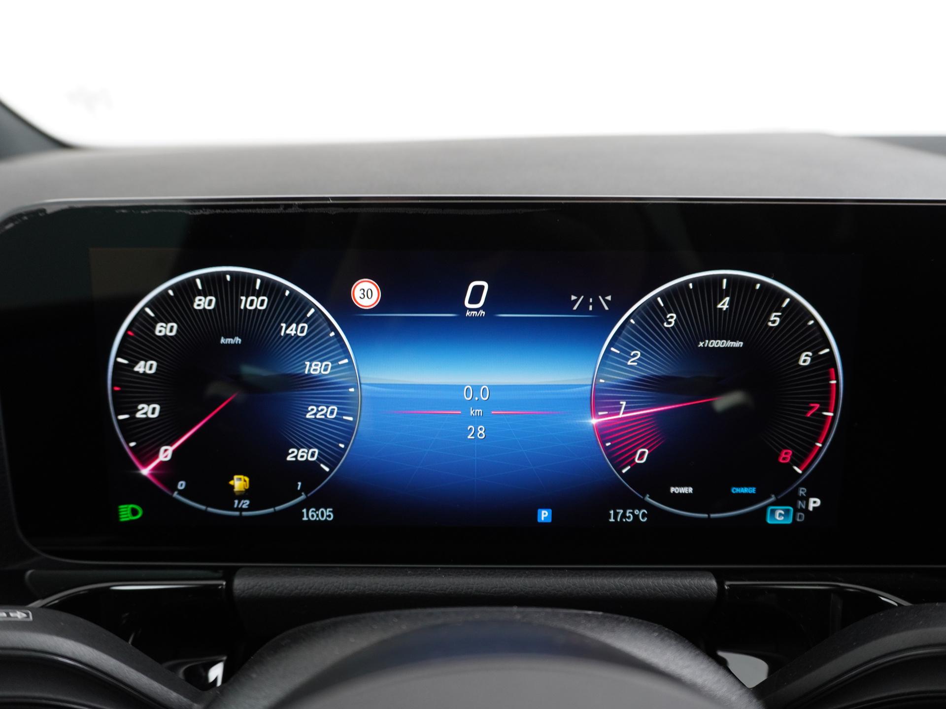 Mercedes-Benz B-Klasse 180 AMG Line 31