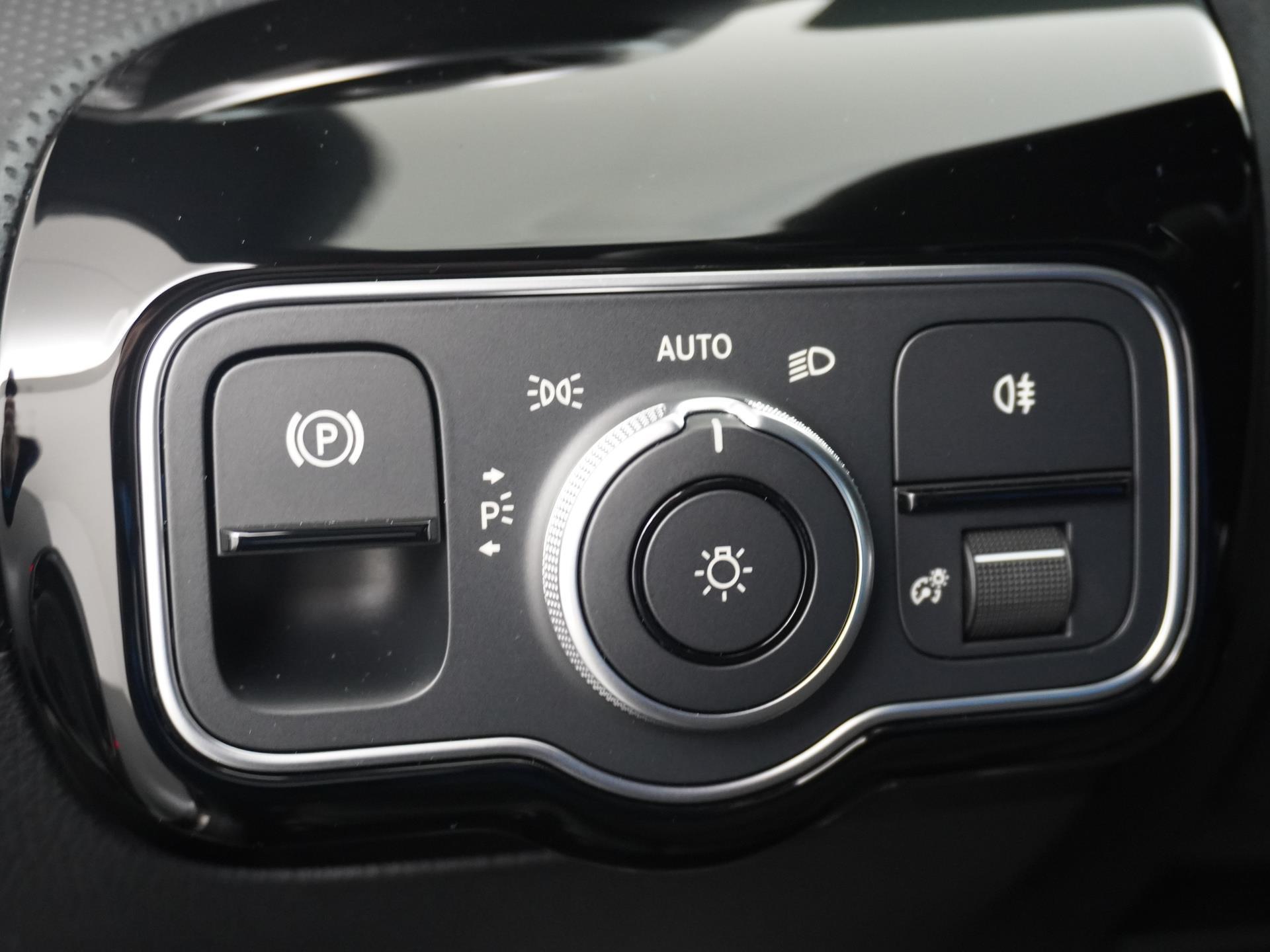 Mercedes-Benz CLA-Klasse 180 Business Line 28